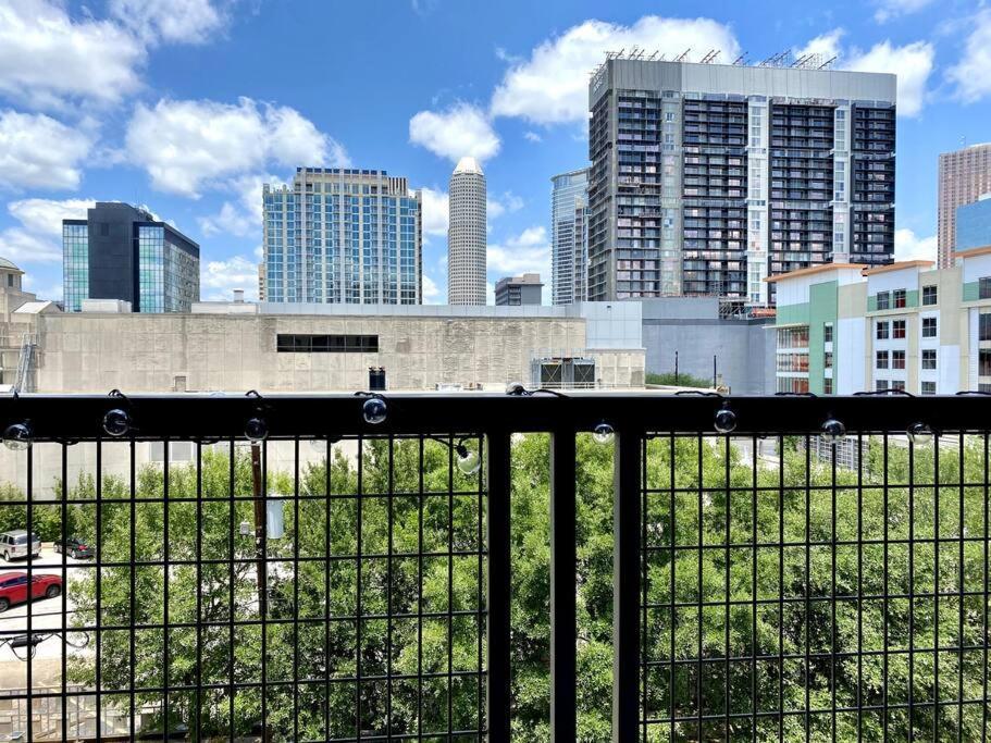 Luxury Apartment With King Bed And Pool And Free Parking 4 Houston Esterno foto