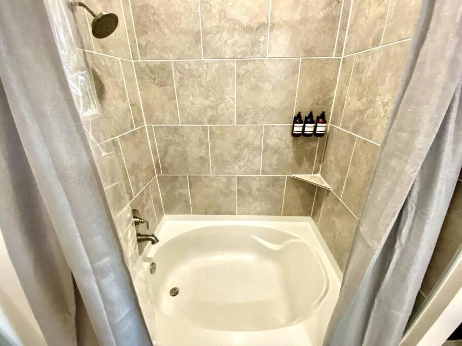 Luxury Apartment With King Bed And Pool And Free Parking 4 Houston Esterno foto
