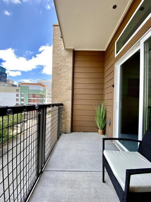 Luxury Apartment With King Bed And Pool And Free Parking 4 Houston Esterno foto