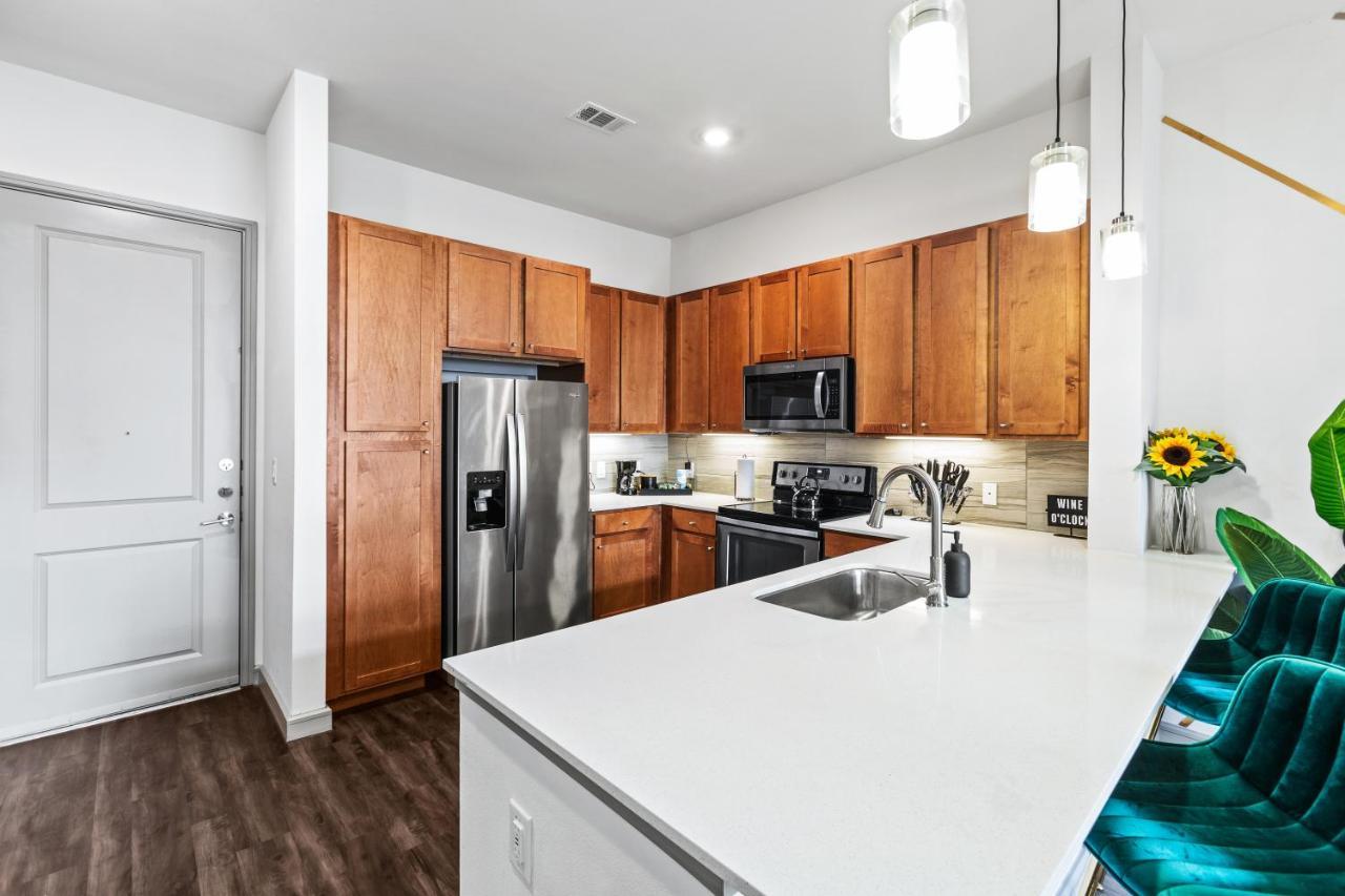Luxury Apartment With King Bed And Pool And Free Parking 4 Houston Esterno foto