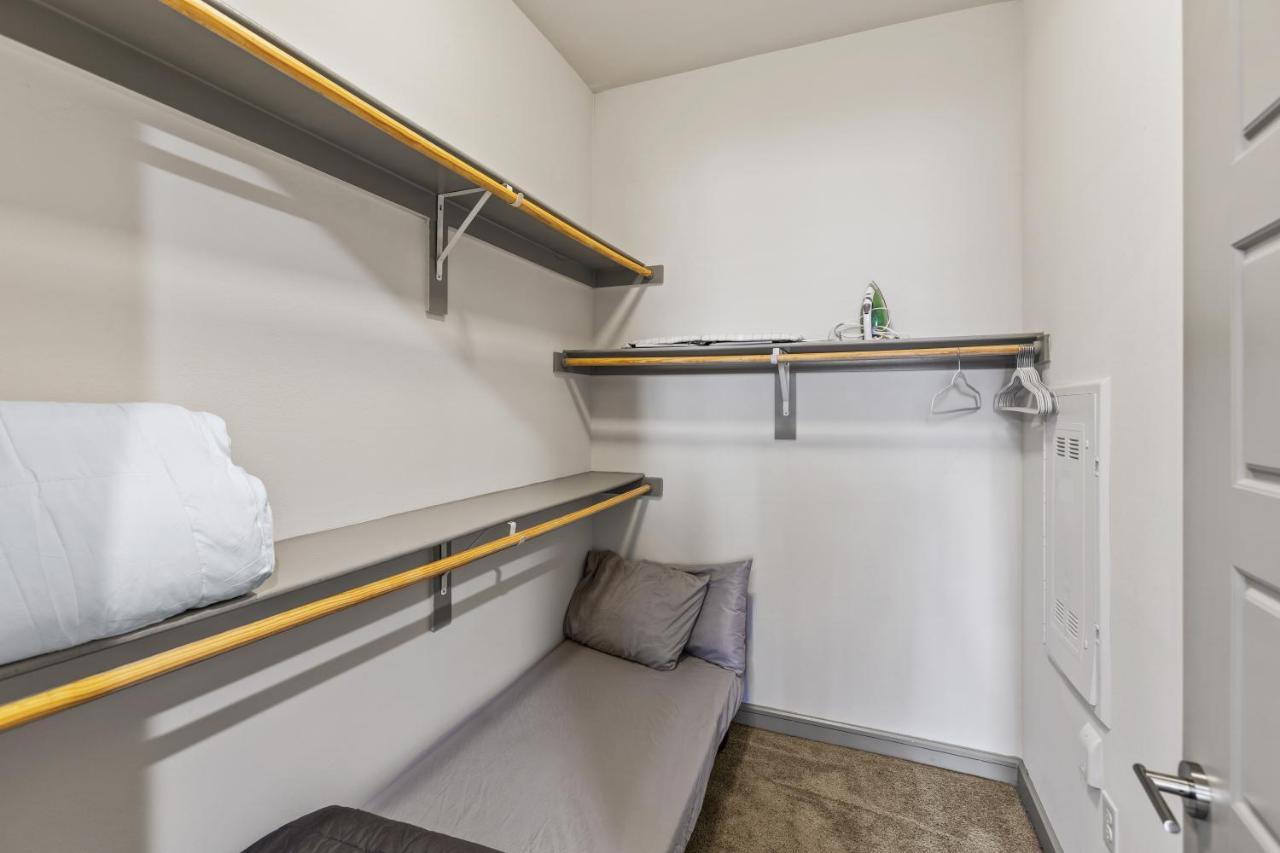 Luxury Apartment With King Bed And Pool And Free Parking 4 Houston Esterno foto