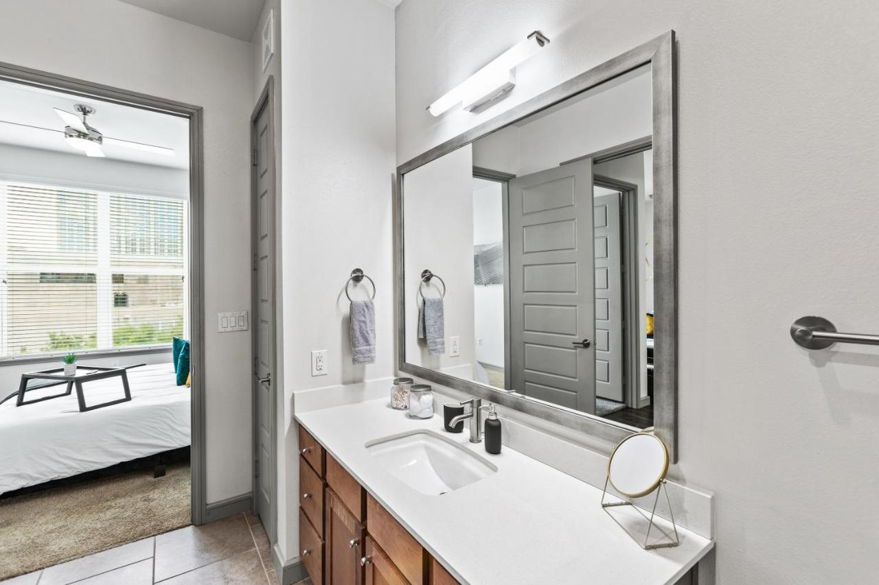 Luxury Apartment With King Bed And Pool And Free Parking 4 Houston Esterno foto
